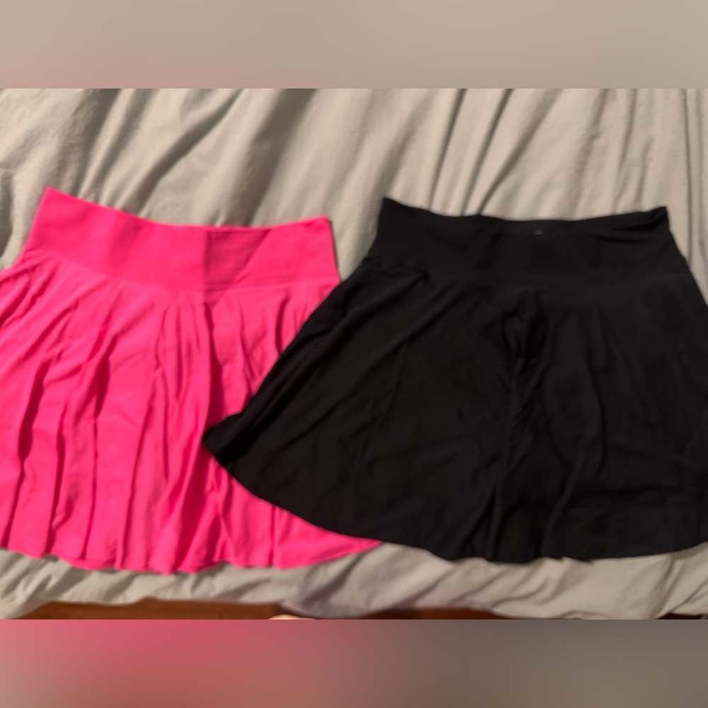 Set of two athletic skirts size XL